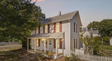 910 LOCUST ST, HERNDON, Virginia 20170, 3 Bedrooms Bedrooms, 8 Rooms Rooms,1 BathroomBathrooms,Residential,For sale,910 LOCUST ST,VAFX2275290 MLS # VAFX2275290