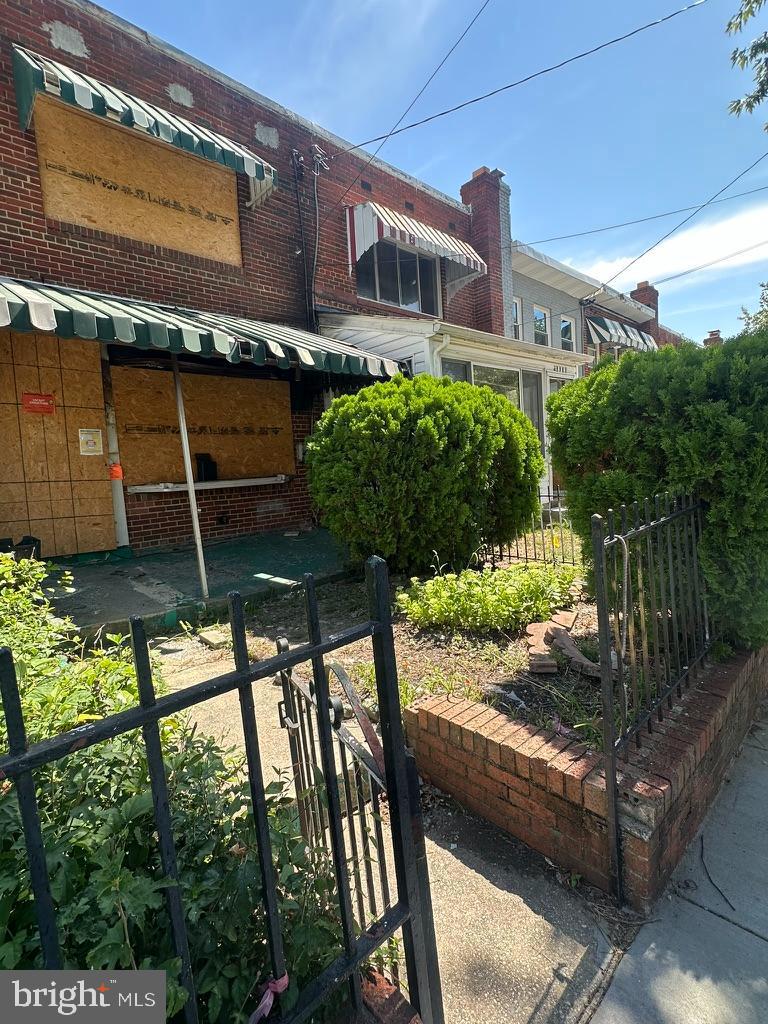 2241 16TH ST NE, WASHINGTON, District Of Columbia 20018, 1 Bedroom Bedrooms, 3 Rooms Rooms,2 BathroomsBathrooms,Residential,For sale,2241 16TH ST NE,DCDC2215452 MLS # DCDC2215452