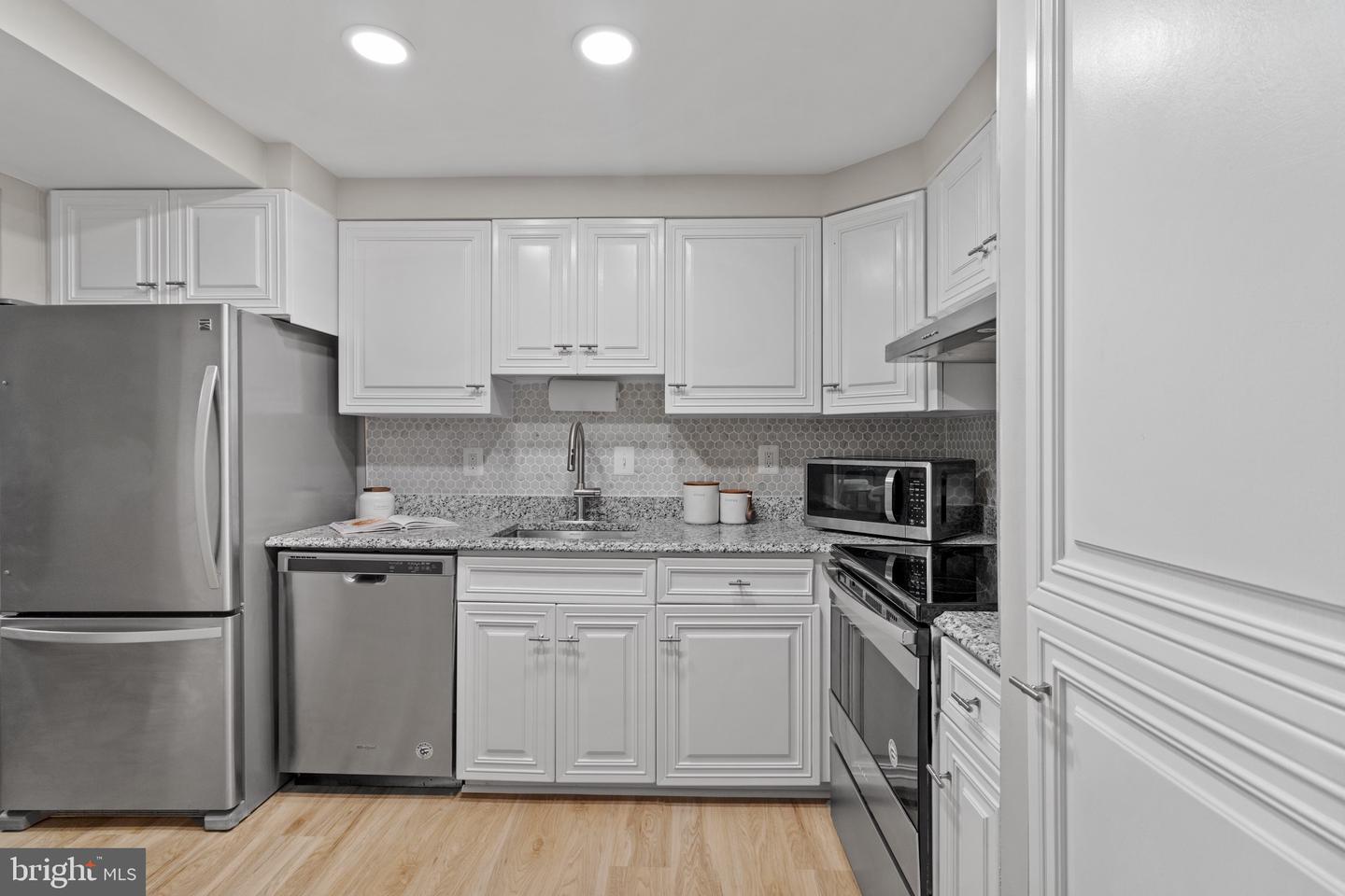 7640 PROVINCIAL DR #214, MCLEAN, Virginia 22102, 1 Bedroom Bedrooms, ,1 BathroomBathrooms,Residential,For sale,7640 PROVINCIAL DR #214,VAFX2266356 MLS # VAFX2266356