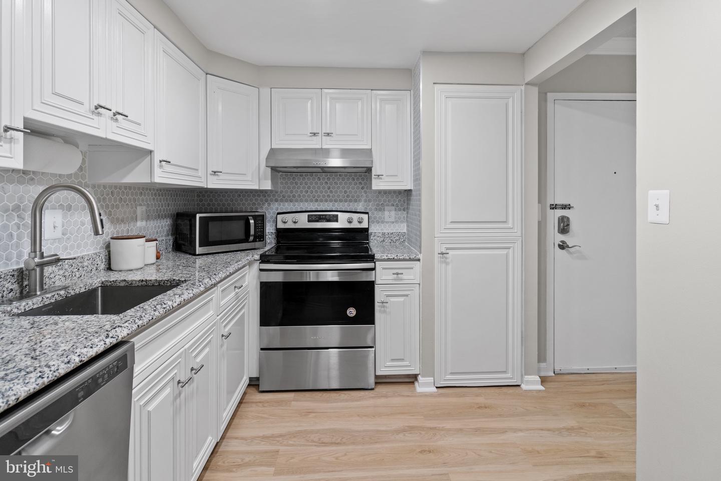 7640 PROVINCIAL DR #214, MCLEAN, Virginia 22102, 1 Bedroom Bedrooms, ,1 BathroomBathrooms,Residential,For sale,7640 PROVINCIAL DR #214,VAFX2266356 MLS # VAFX2266356