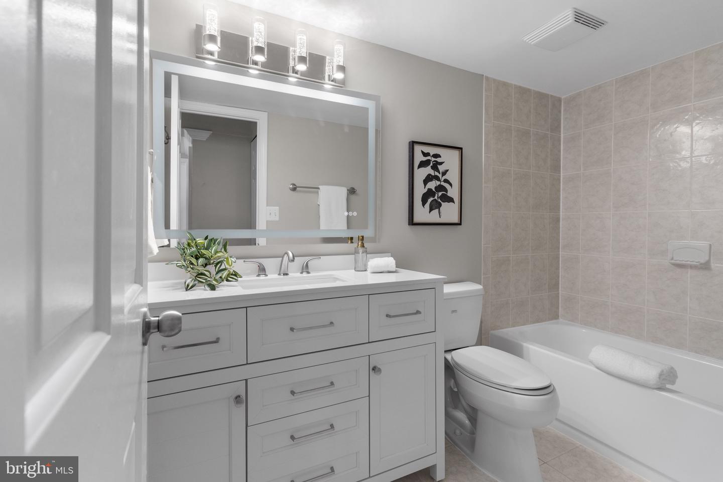 7640 PROVINCIAL DR #214, MCLEAN, Virginia 22102, 1 Bedroom Bedrooms, ,1 BathroomBathrooms,Residential,For sale,7640 PROVINCIAL DR #214,VAFX2266356 MLS # VAFX2266356