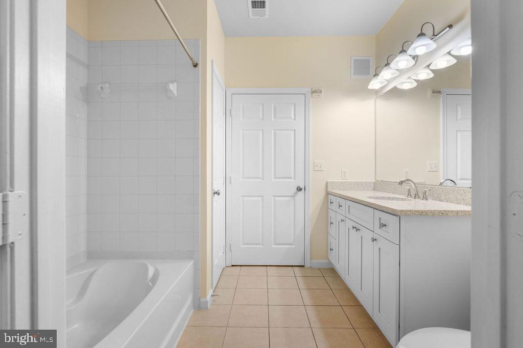 12957 CENTRE PARK CIR #110, HERNDON, Virginia 20171, 2 Bedrooms Bedrooms, ,2 BathroomsBathrooms,Residential,For sale,12957 CENTRE PARK CIR #110,VAFX2274660 MLS # VAFX2274660