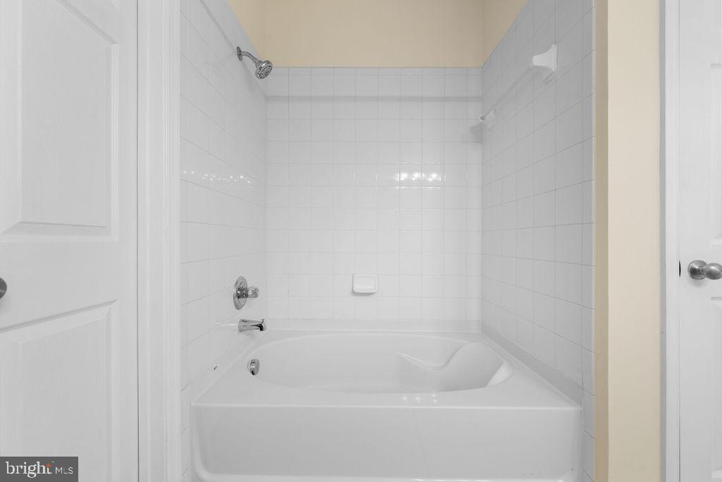 12957 CENTRE PARK CIR #110, HERNDON, Virginia 20171, 2 Bedrooms Bedrooms, ,2 BathroomsBathrooms,Residential,For sale,12957 CENTRE PARK CIR #110,VAFX2274660 MLS # VAFX2274660