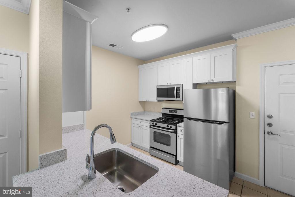 12957 CENTRE PARK CIR #110, HERNDON, Virginia 20171, 2 Bedrooms Bedrooms, ,2 BathroomsBathrooms,Residential,For sale,12957 CENTRE PARK CIR #110,VAFX2274660 MLS # VAFX2274660
