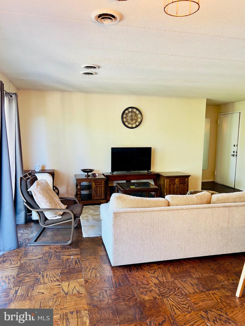 2630 FORT FARNSWORTH RD #154, ALEXANDRIA, Virginia 22303, 2 Bedrooms Bedrooms, 3 Rooms Rooms,1 BathroomBathrooms,Residential,For sale,2630 FORT FARNSWORTH RD #154,VAFX2275410 MLS # VAFX2275410