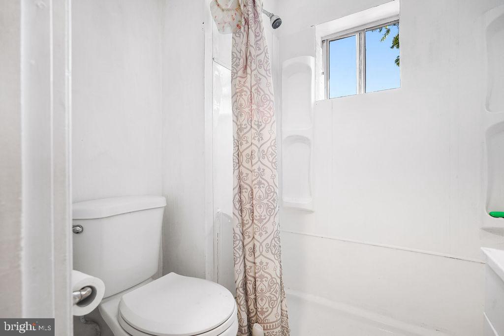 1729 L ST NE, WASHINGTON, District Of Columbia 20002, 2 Bedrooms Bedrooms, ,2 BathroomsBathrooms,Residential,For sale,1729 L ST NE,DCDC2228056 MLS # DCDC2228056