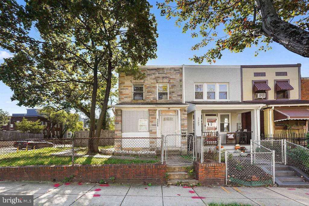 1729 L ST NE, WASHINGTON, District Of Columbia 20002, 2 Bedrooms Bedrooms, ,2 BathroomsBathrooms,Residential,For sale,1729 L ST NE,DCDC2228056 MLS # DCDC2228056