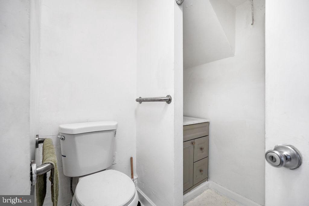 1729 L ST NE, WASHINGTON, District Of Columbia 20002, 2 Bedrooms Bedrooms, ,2 BathroomsBathrooms,Residential,For sale,1729 L ST NE,DCDC2228056 MLS # DCDC2228056