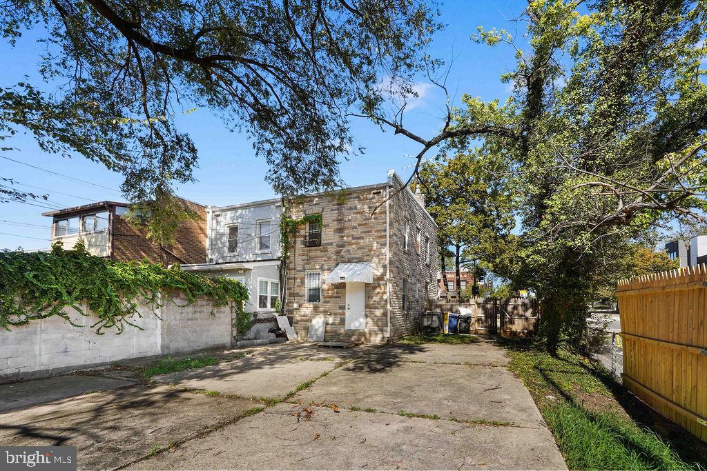 1729 L ST NE, WASHINGTON, District Of Columbia 20002, 2 Bedrooms Bedrooms, ,2 BathroomsBathrooms,Residential,For sale,1729 L ST NE,DCDC2228056 MLS # DCDC2228056
