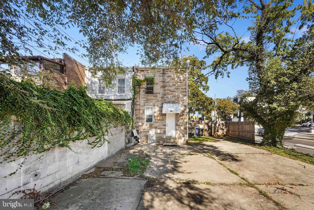 1729 L ST NE, WASHINGTON, District Of Columbia 20002, 2 Bedrooms Bedrooms, ,2 BathroomsBathrooms,Residential,For sale,1729 L ST NE,DCDC2228056 MLS # DCDC2228056