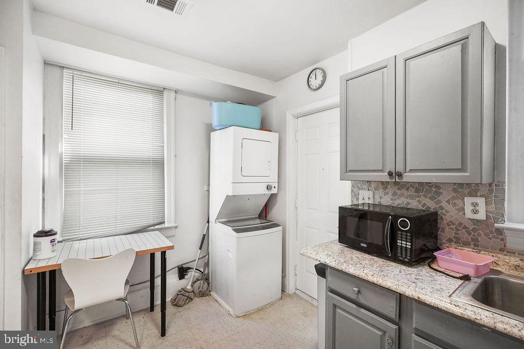1729 L ST NE, WASHINGTON, District Of Columbia 20002, 2 Bedrooms Bedrooms, ,2 BathroomsBathrooms,Residential,For sale,1729 L ST NE,DCDC2228056 MLS # DCDC2228056