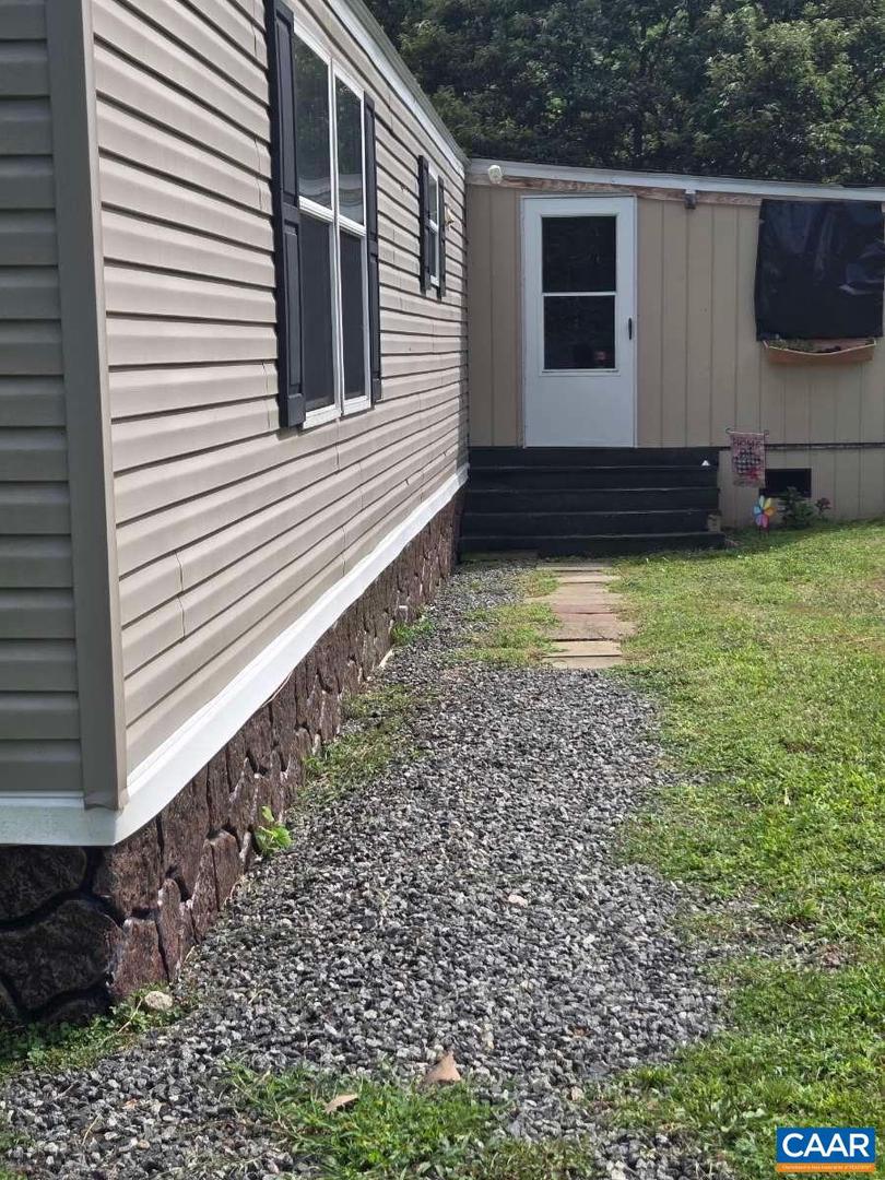 2018 PARKER MOUNTAIN RD, STANARDSVILLE, Virginia 22973, 3 Bedrooms Bedrooms, ,2 BathroomsBathrooms,Residential,For sale,2018 PARKER MOUNTAIN RD,670229 MLS # 670229