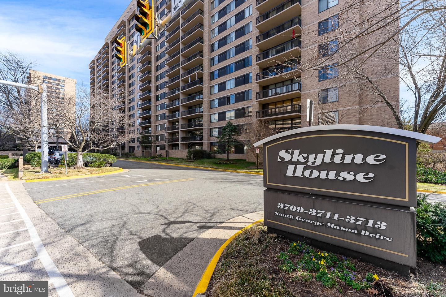 3713 S GEORGE MASON DR #T5, FALLS CHURCH, Virginia 22041, 3 Bedrooms Bedrooms, ,2 BathroomsBathrooms,Residential,For sale,3713 S GEORGE MASON DR #T5,VAFX2248108 MLS # VAFX2248108