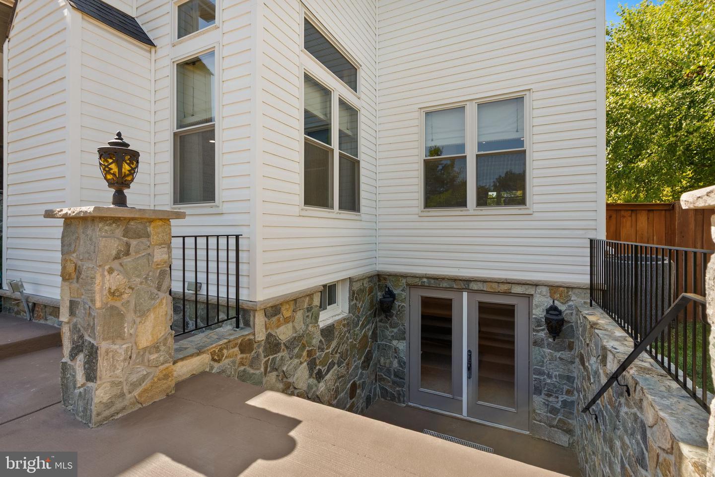 716 DUNCAN PL SE, LEESBURG, Virginia 20175, 5 Bedrooms Bedrooms, ,3 BathroomsBathrooms,Residential,For sale,716 DUNCAN PL SE,VALO2102836 MLS # VALO2102836
