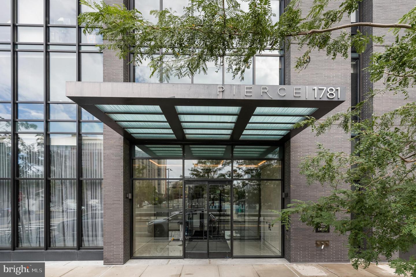 1781 N PIERCE ST #2401, ARLINGTON, Virginia 22209, 3 Bedrooms Bedrooms, ,2 BathroomsBathrooms,Residential,For sale,1781 N PIERCE ST #2401,VAAR2064380 MLS # VAAR2064380
