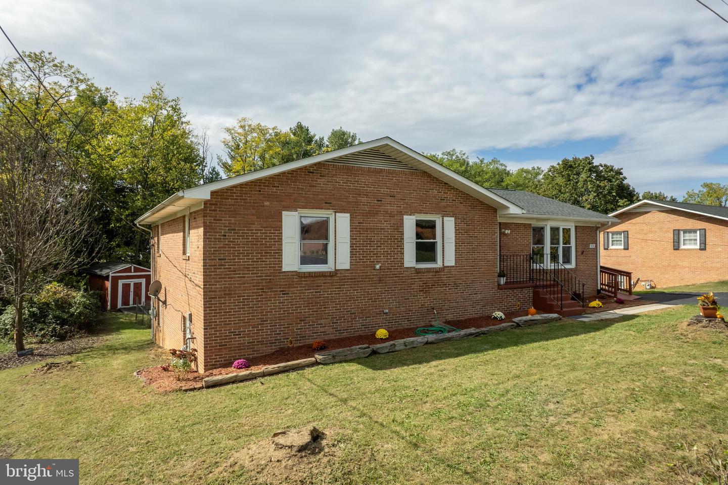 113 WILLIAMSON RD, WINCHESTER, Virginia 22602, 3 Bedrooms Bedrooms, ,2 BathroomsBathrooms,Residential,For sale,113 WILLIAMSON RD,VAFV2037522 MLS # VAFV2037522