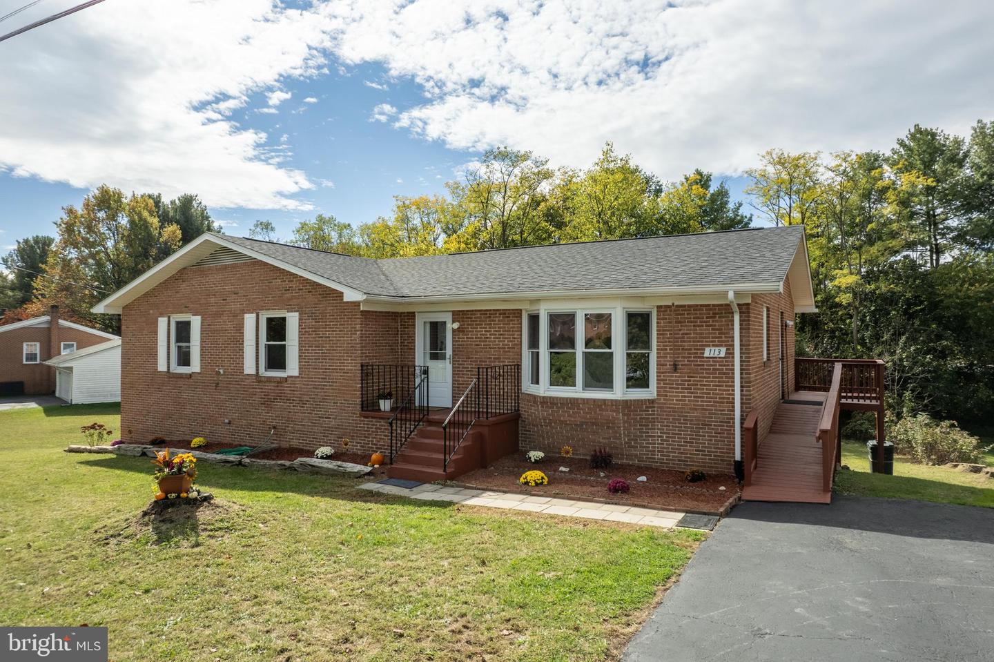 113 WILLIAMSON RD, WINCHESTER, Virginia 22602, 3 Bedrooms Bedrooms, ,2 BathroomsBathrooms,Residential,For sale,113 WILLIAMSON RD,VAFV2037522 MLS # VAFV2037522