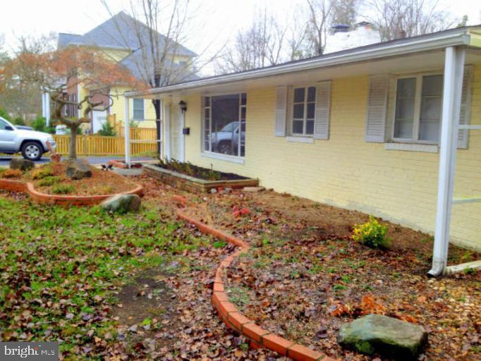 3505 DEVON DR, FALLS CHURCH, Virginia 22042, 3 Bedrooms Bedrooms, 5 Rooms Rooms,2 BathroomsBathrooms,Residential,For sale,3505 DEVON DR,VAFX2275440 MLS # VAFX2275440