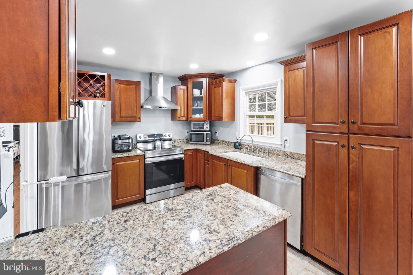 14010 MAPLEDALE AVE, WOODBRIDGE, Virginia 22193, 4 Bedrooms Bedrooms, ,2 BathroomsBathrooms,Residential,For sale,14010 MAPLEDALE AVE,VAPW2103928 MLS # VAPW2103928