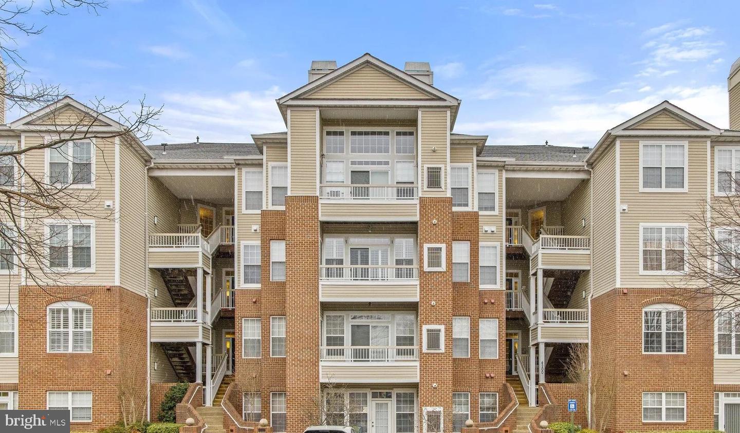 4200 MOZART BRIGADE LN #N, FAIRFAX, Virginia 22033, 2 Bedrooms Bedrooms, ,2 BathroomsBathrooms,Residential,For sale,4200 MOZART BRIGADE LN #N,VAFX2275222 MLS # VAFX2275222