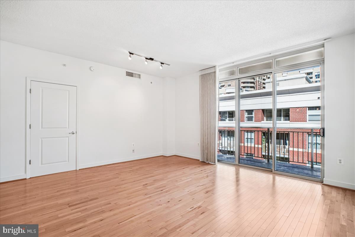 820 N POLLARD ST #812, ARLINGTON, Virginia 22203, 1 Bedroom Bedrooms, 4 Rooms Rooms,1 BathroomBathrooms,Residential,For sale,820 N POLLARD ST #812,VAAR2065144 MLS # VAAR2065144
