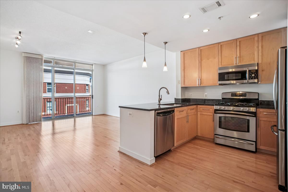 820 N POLLARD ST #812, ARLINGTON, Virginia 22203, 1 Bedroom Bedrooms, 4 Rooms Rooms,1 BathroomBathrooms,Residential,For sale,820 N POLLARD ST #812,VAAR2065144 MLS # VAAR2065144
