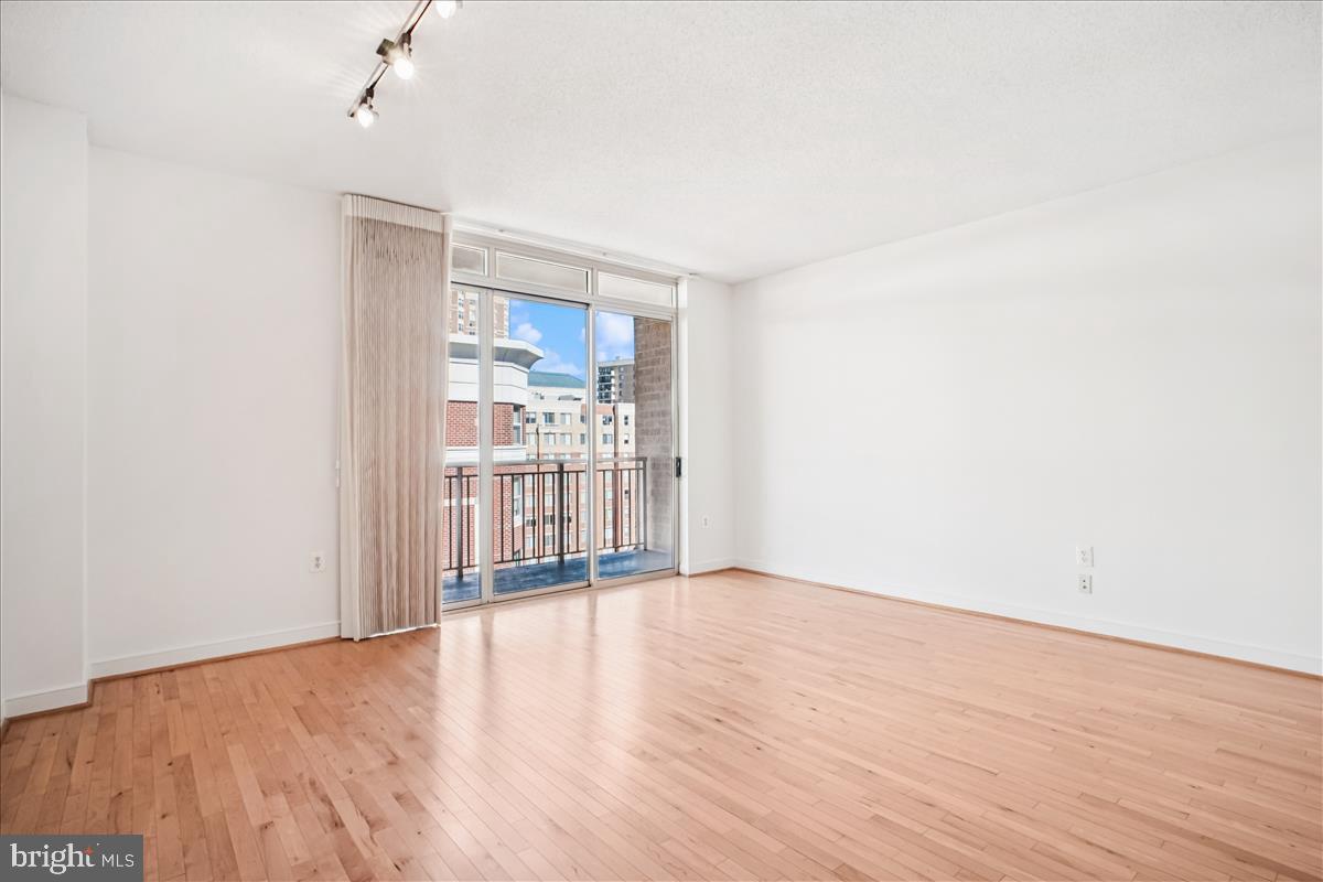 820 N POLLARD ST #812, ARLINGTON, Virginia 22203, 1 Bedroom Bedrooms, 4 Rooms Rooms,1 BathroomBathrooms,Residential,For sale,820 N POLLARD ST #812,VAAR2065144 MLS # VAAR2065144