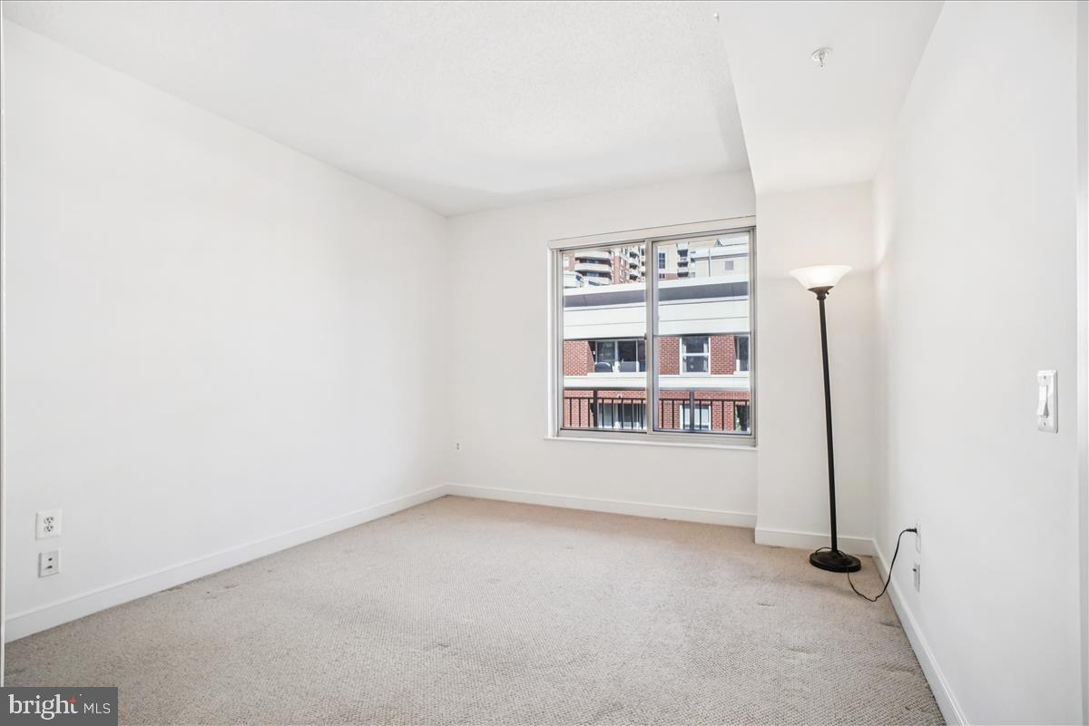 820 N POLLARD ST #812, ARLINGTON, Virginia 22203, 1 Bedroom Bedrooms, 4 Rooms Rooms,1 BathroomBathrooms,Residential,For sale,820 N POLLARD ST #812,VAAR2065144 MLS # VAAR2065144