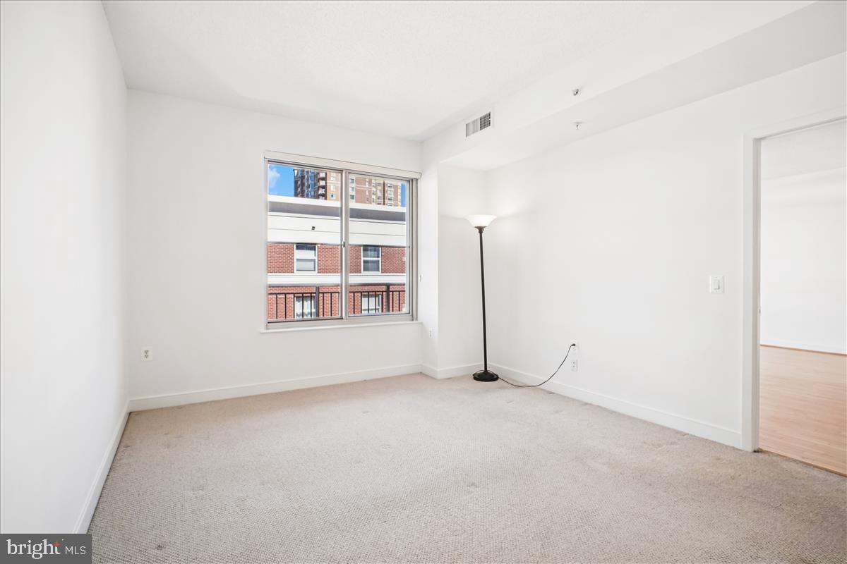 820 N POLLARD ST #812, ARLINGTON, Virginia 22203, 1 Bedroom Bedrooms, 4 Rooms Rooms,1 BathroomBathrooms,Residential,For sale,820 N POLLARD ST #812,VAAR2065144 MLS # VAAR2065144
