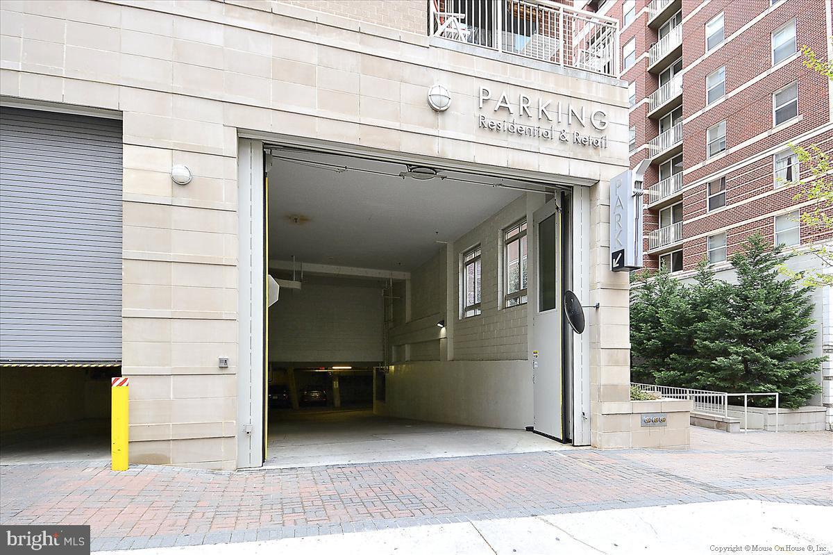 820 N POLLARD ST #812, ARLINGTON, Virginia 22203, 1 Bedroom Bedrooms, 4 Rooms Rooms,1 BathroomBathrooms,Residential,For sale,820 N POLLARD ST #812,VAAR2065144 MLS # VAAR2065144