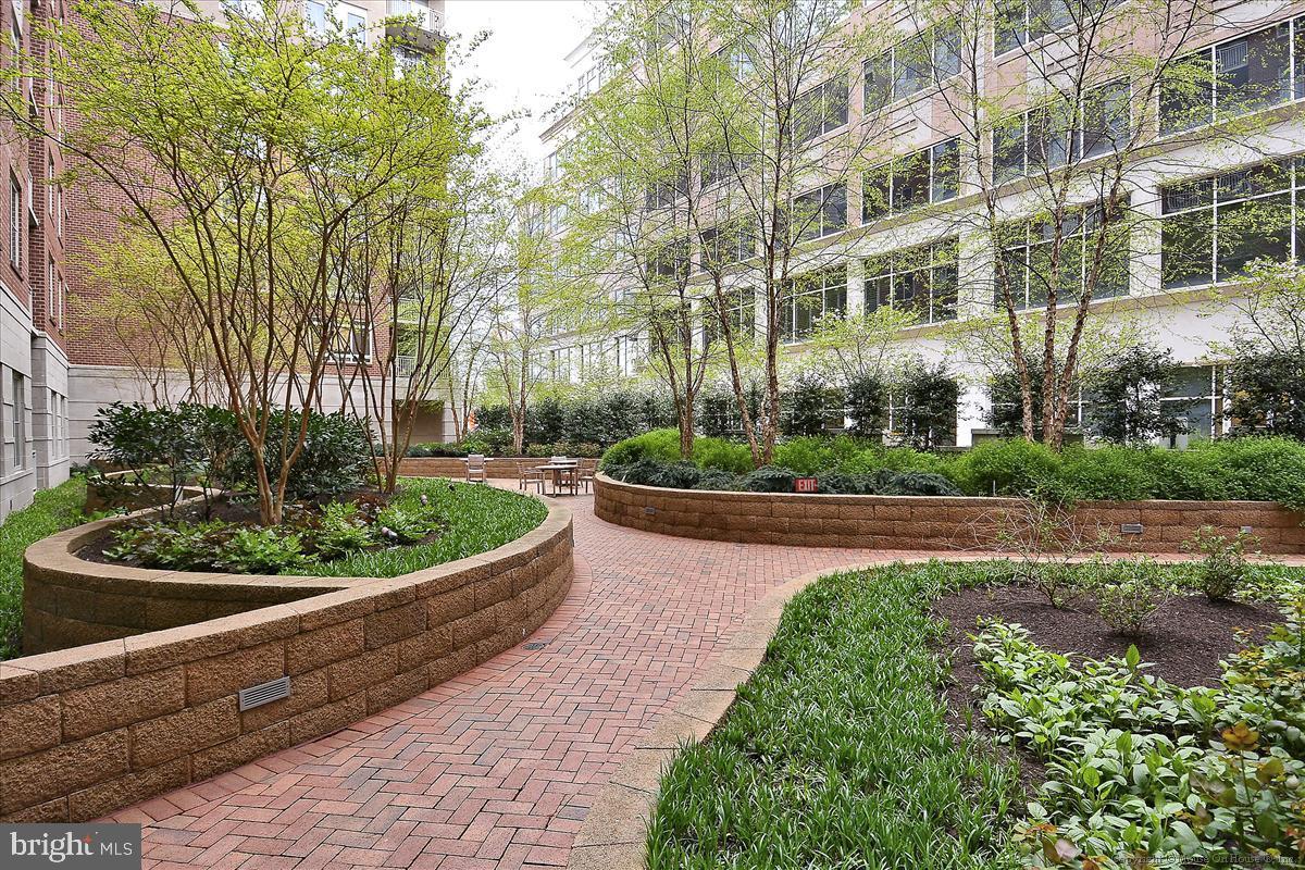 820 N POLLARD ST #812, ARLINGTON, Virginia 22203, 1 Bedroom Bedrooms, 4 Rooms Rooms,1 BathroomBathrooms,Residential,For sale,820 N POLLARD ST #812,VAAR2065144 MLS # VAAR2065144