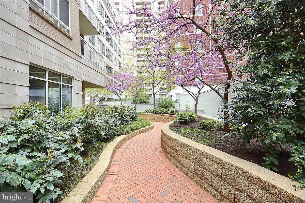 820 N POLLARD ST #812, ARLINGTON, Virginia 22203, 1 Bedroom Bedrooms, 4 Rooms Rooms,1 BathroomBathrooms,Residential,For sale,820 N POLLARD ST #812,VAAR2065144 MLS # VAAR2065144