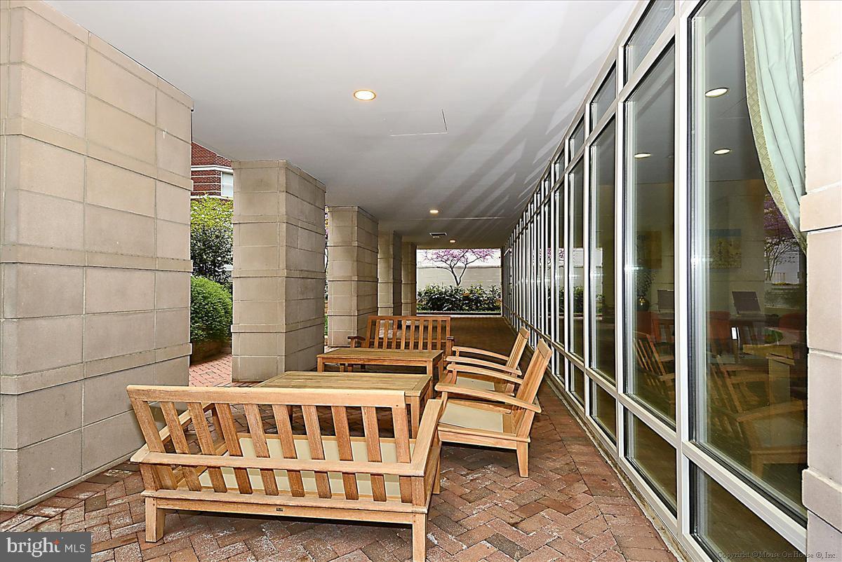820 N POLLARD ST #812, ARLINGTON, Virginia 22203, 1 Bedroom Bedrooms, 4 Rooms Rooms,1 BathroomBathrooms,Residential,For sale,820 N POLLARD ST #812,VAAR2065144 MLS # VAAR2065144