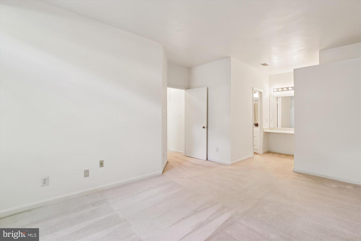 12312 STRONG CT #557, FAIRFAX, Virginia 22033, 2 Bedrooms Bedrooms, ,2 BathroomsBathrooms,Residential,For sale,12312 STRONG CT #557,VAFX2275282 MLS # VAFX2275282