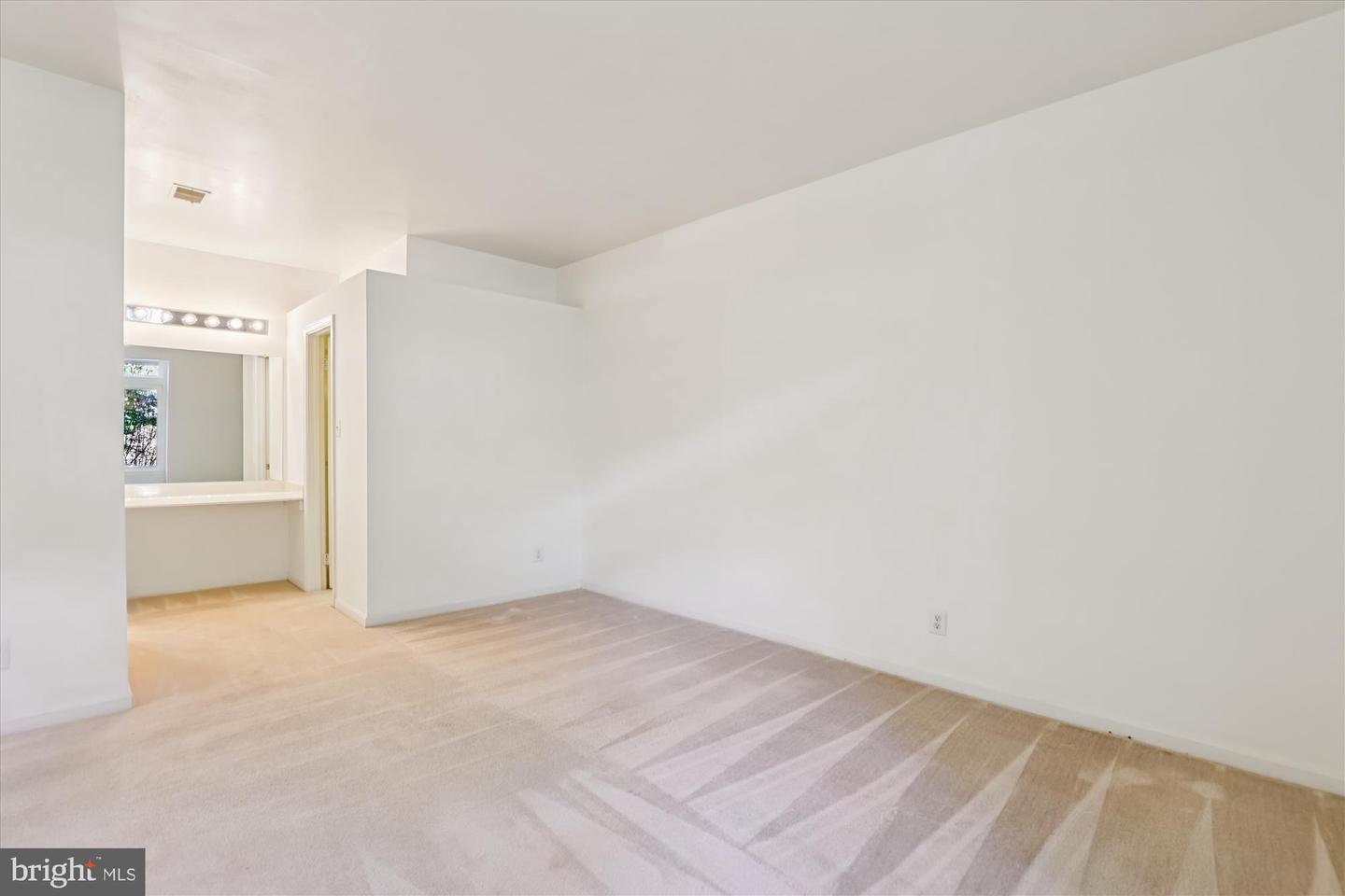 12312 STRONG CT #557, FAIRFAX, Virginia 22033, 2 Bedrooms Bedrooms, ,2 BathroomsBathrooms,Residential,For sale,12312 STRONG CT #557,VAFX2275282 MLS # VAFX2275282