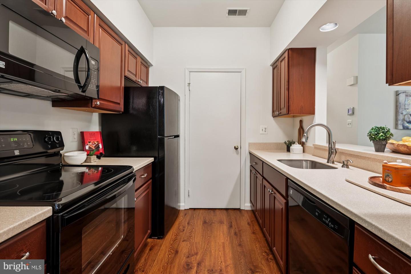 12312 STRONG CT #557, FAIRFAX, Virginia 22033, 2 Bedrooms Bedrooms, ,2 BathroomsBathrooms,Residential,For sale,12312 STRONG CT #557,VAFX2275282 MLS # VAFX2275282