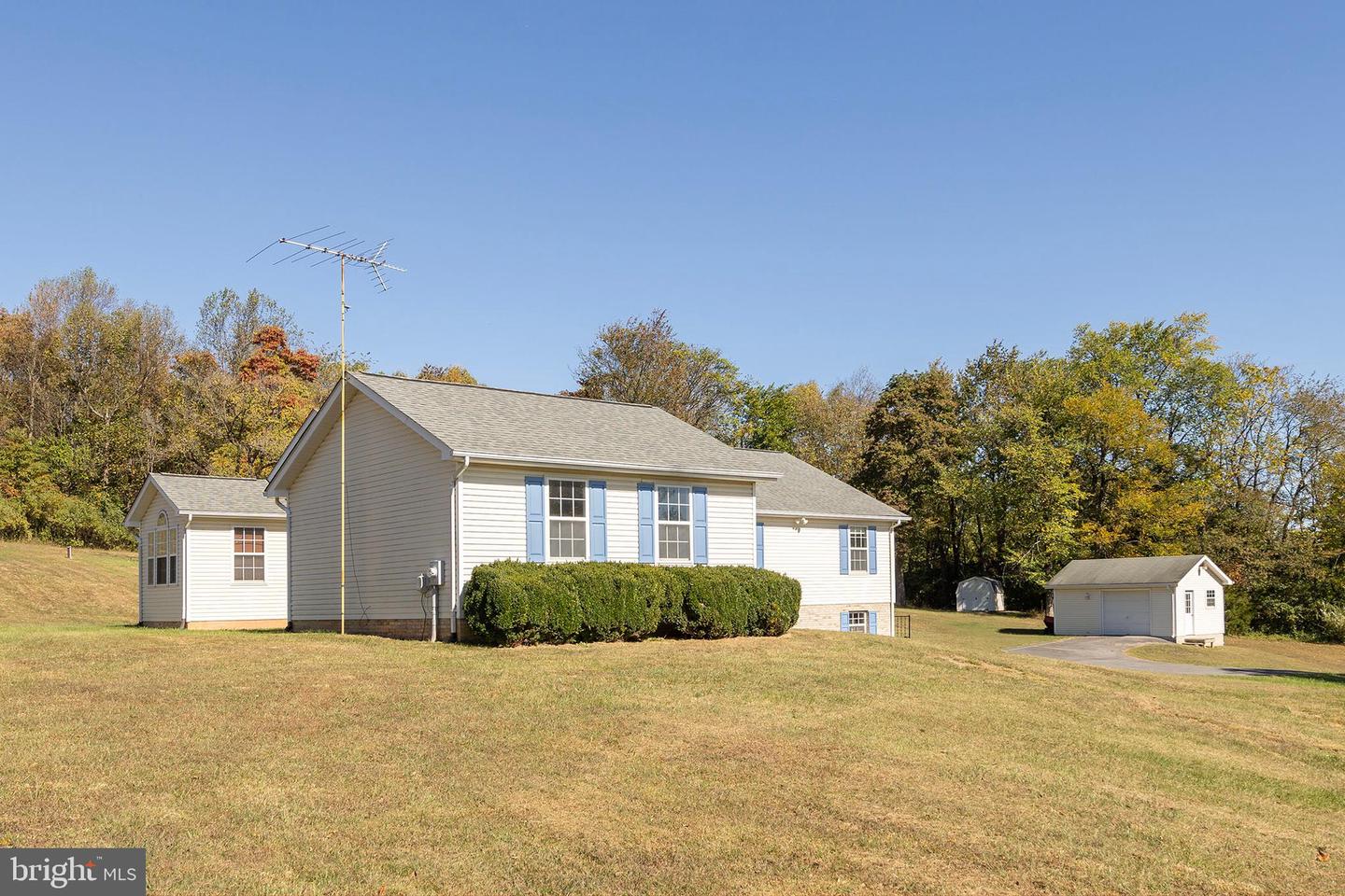 1039 HIATT RD, WINCHESTER, Virginia 22603, 3 Bedrooms Bedrooms, ,2 BathroomsBathrooms,Residential,For sale,1039 HIATT RD,VAFV2037548 MLS # VAFV2037548