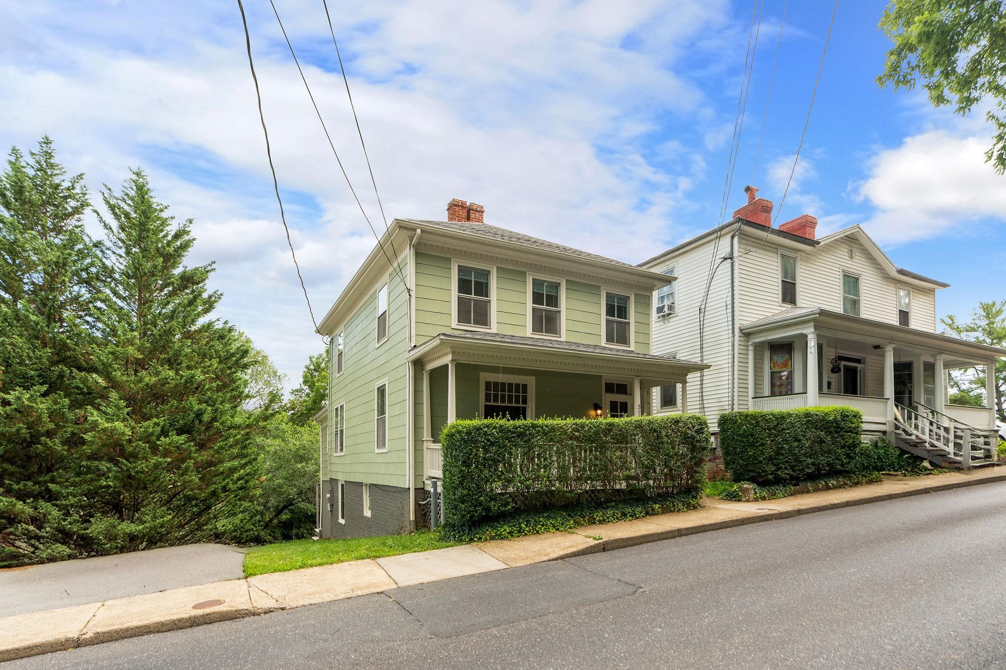 311 LEWIS ST, STAUNTON, Virginia 24401, 2 Bedrooms Bedrooms, ,2 BathroomsBathrooms,Residential,311 LEWIS ST,666467 MLS # 666467