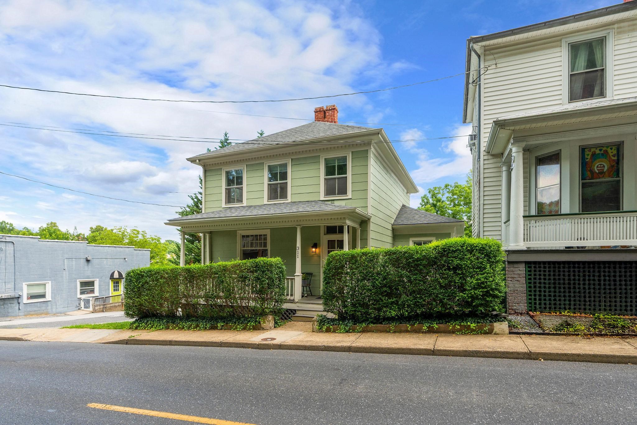 311 LEWIS ST, STAUNTON, Virginia 24401, 2 Bedrooms Bedrooms, ,2 BathroomsBathrooms,Residential,311 LEWIS ST,666467 MLS # 666467