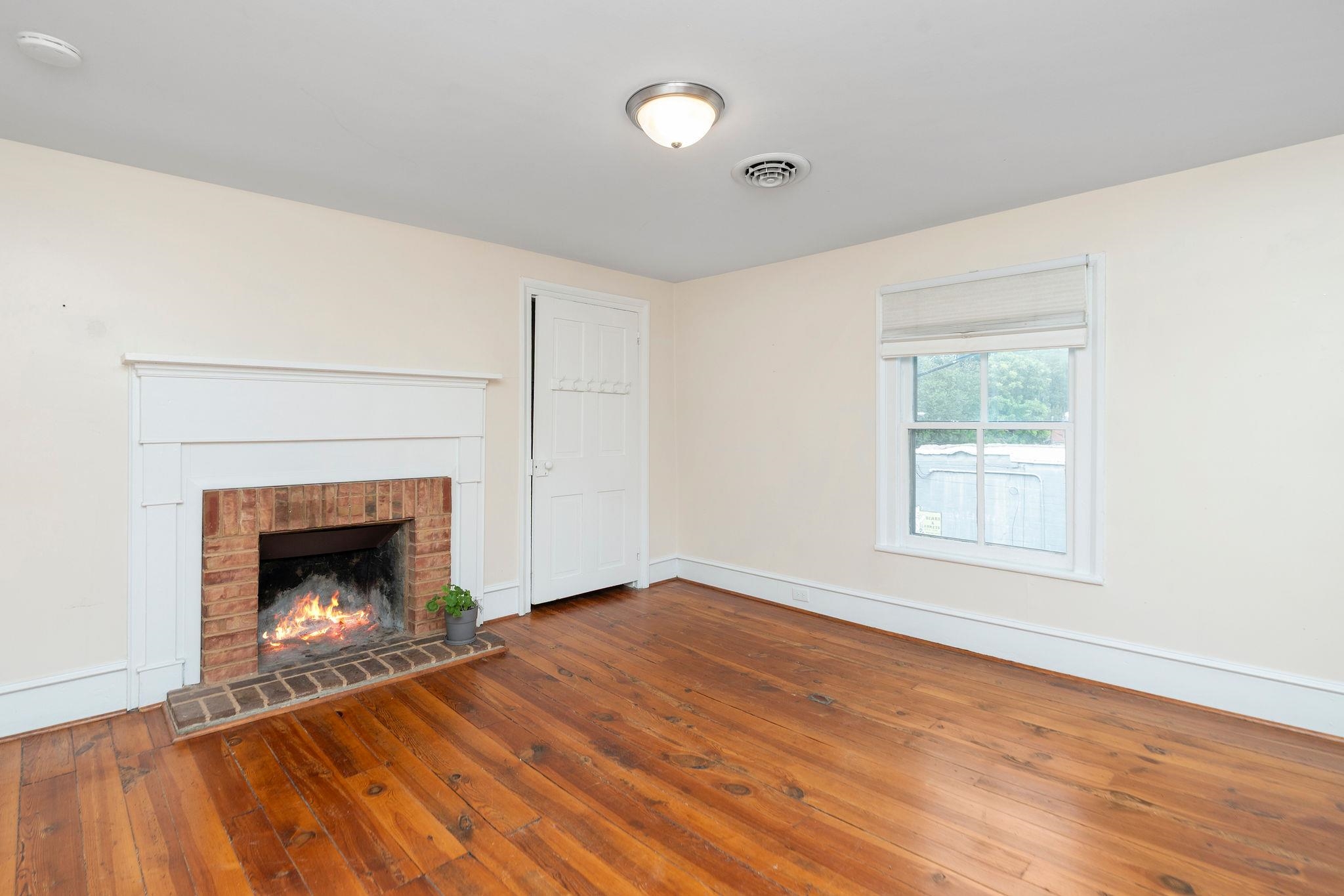 311 LEWIS ST, STAUNTON, Virginia 24401, 2 Bedrooms Bedrooms, ,2 BathroomsBathrooms,Residential,311 LEWIS ST,666467 MLS # 666467