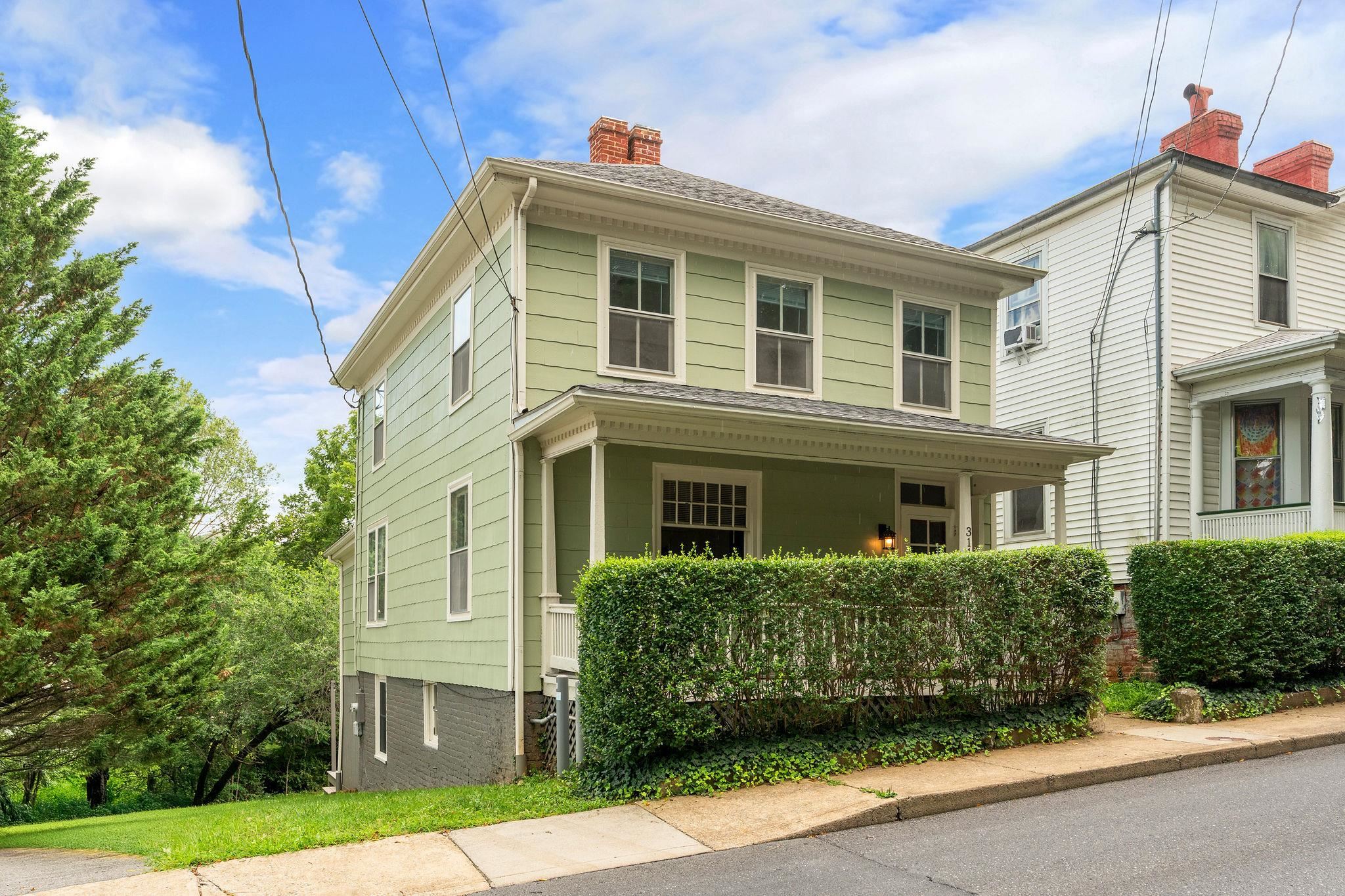 311 LEWIS ST, STAUNTON, Virginia 24401, 2 Bedrooms Bedrooms, ,2 BathroomsBathrooms,Residential,311 LEWIS ST,666467 MLS # 666467