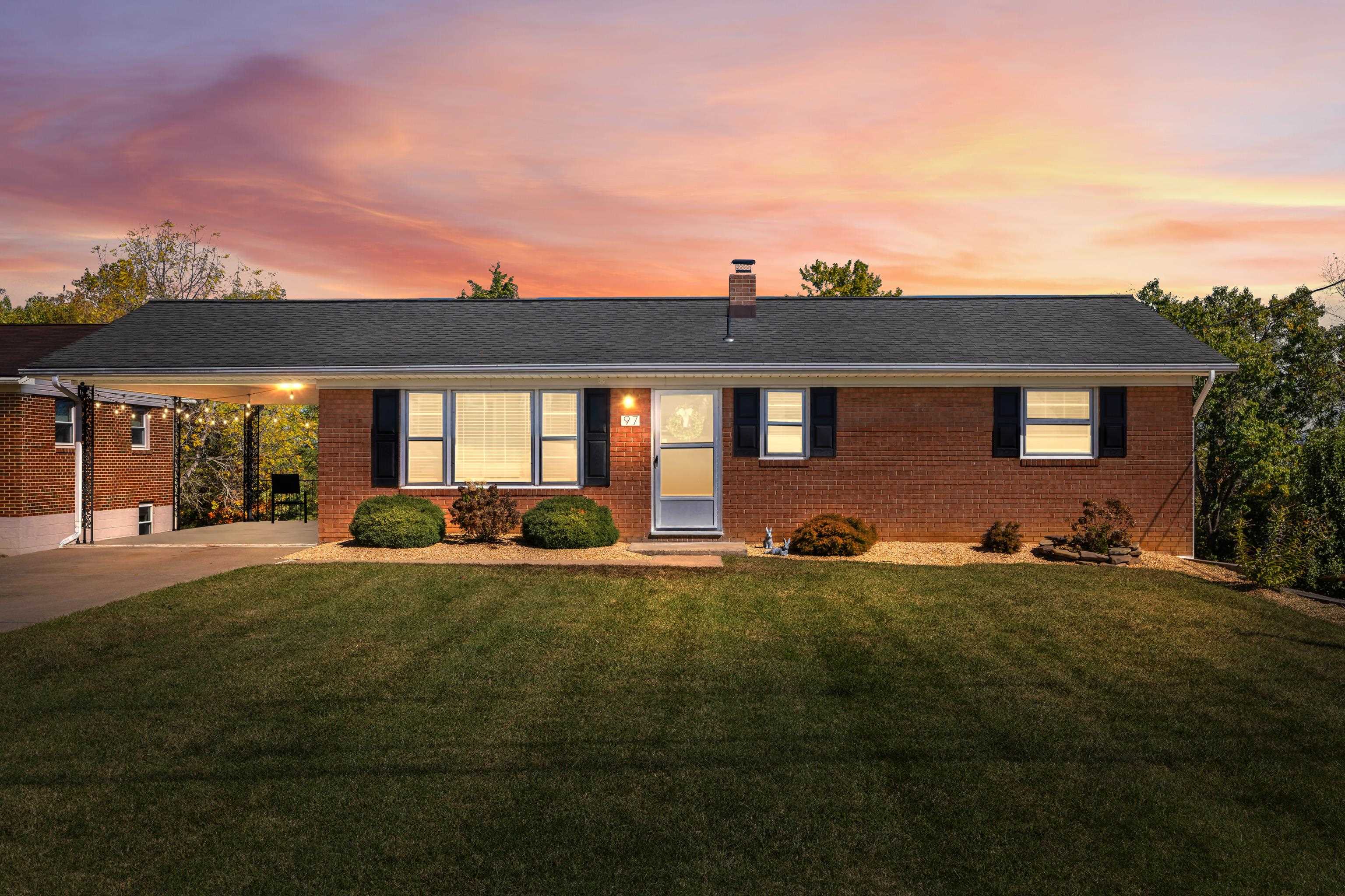 97 HILLSIDE DR, VERONA, Virginia 24482, 3 Bedrooms Bedrooms, ,1 BathroomBathrooms,Residential,97 HILLSIDE DR,670249 MLS # 670249