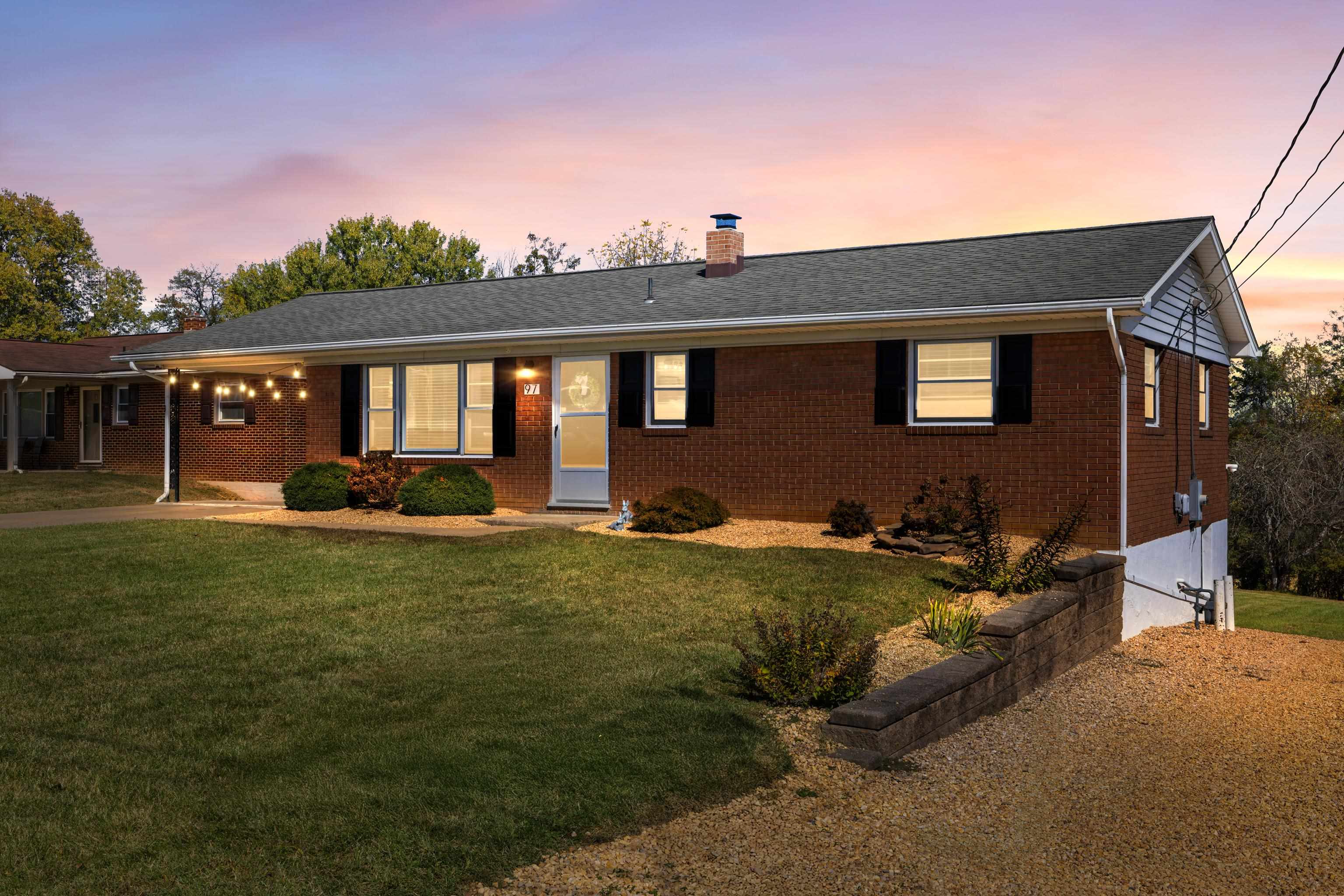 97 HILLSIDE DR, VERONA, Virginia 24482, 3 Bedrooms Bedrooms, ,1 BathroomBathrooms,Residential,97 HILLSIDE DR,670249 MLS # 670249