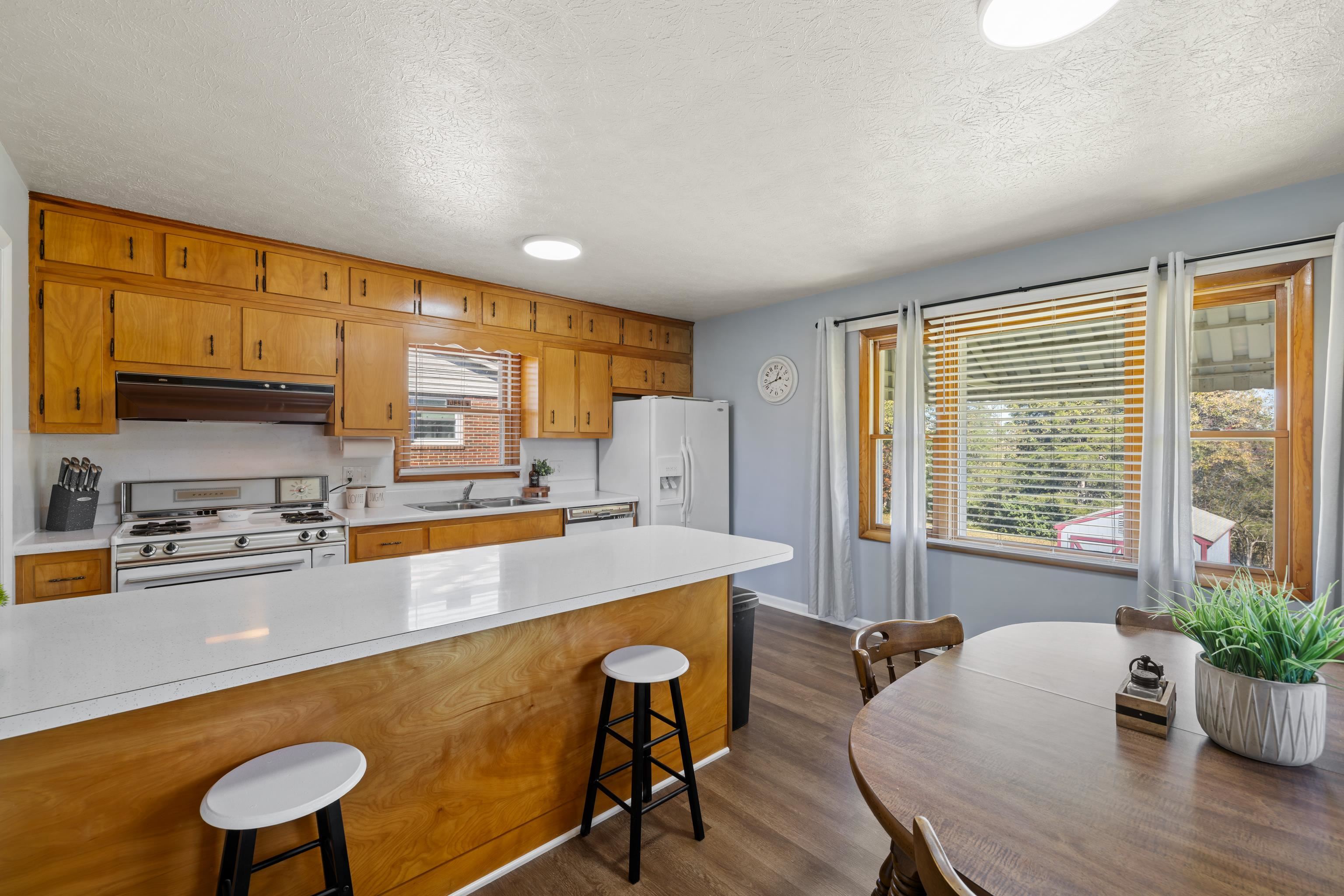 97 HILLSIDE DR, VERONA, Virginia 24482, 3 Bedrooms Bedrooms, ,1 BathroomBathrooms,Residential,97 HILLSIDE DR,670249 MLS # 670249