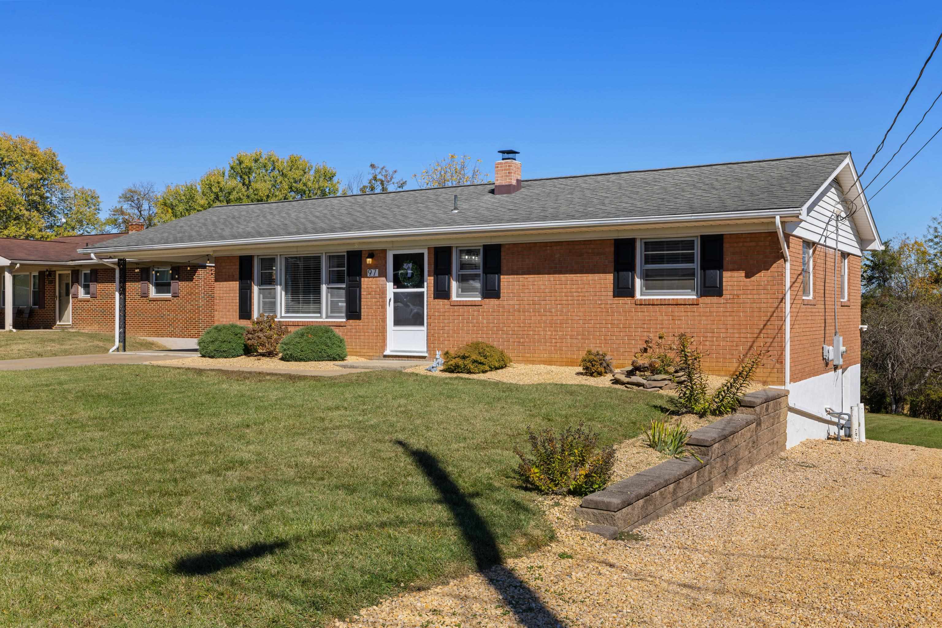 97 HILLSIDE DR, VERONA, Virginia 24482, 3 Bedrooms Bedrooms, ,1 BathroomBathrooms,Residential,97 HILLSIDE DR,670249 MLS # 670249