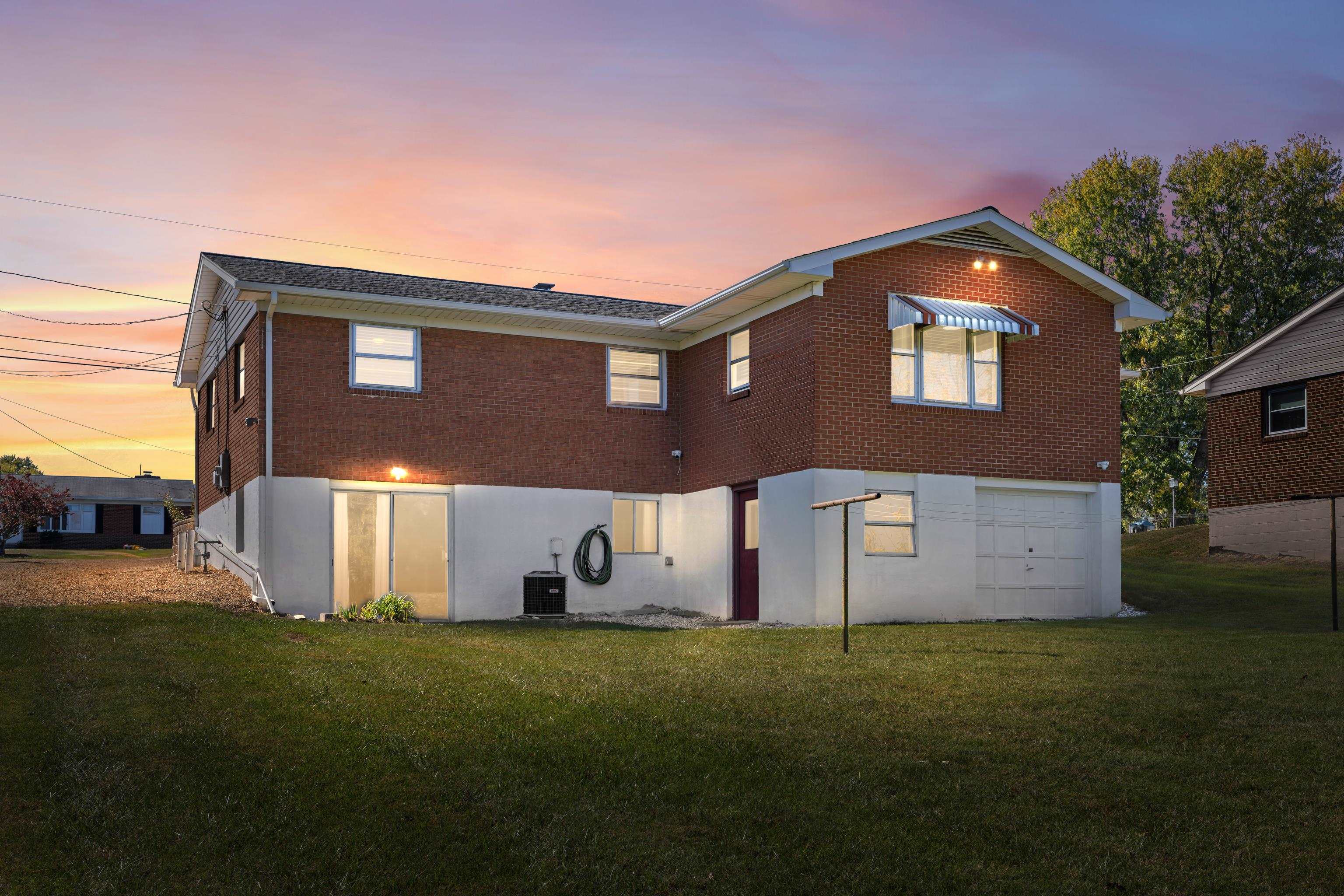 97 HILLSIDE DR, VERONA, Virginia 24482, 3 Bedrooms Bedrooms, ,1 BathroomBathrooms,Residential,97 HILLSIDE DR,670249 MLS # 670249