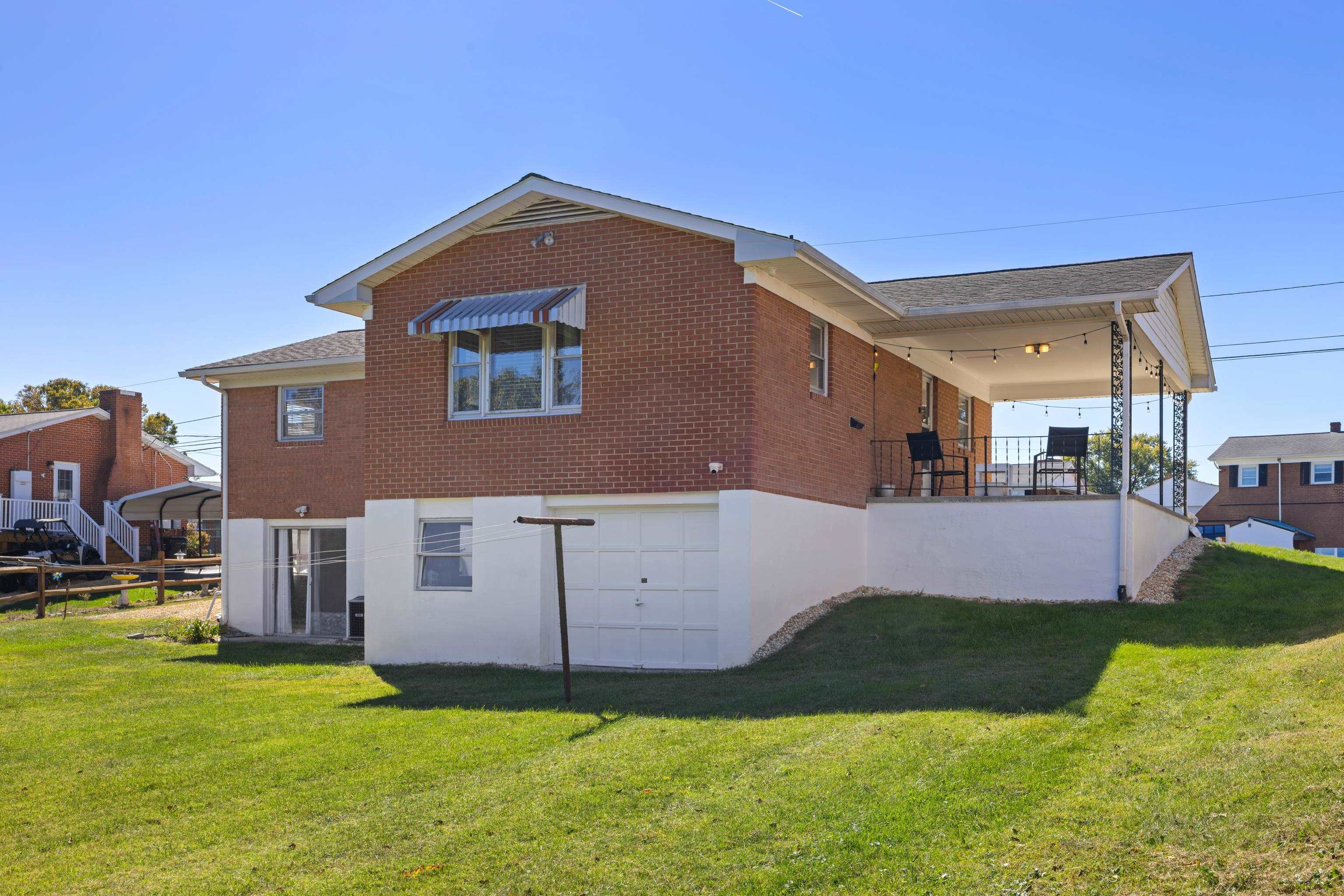 97 HILLSIDE DR, VERONA, Virginia 24482, 3 Bedrooms Bedrooms, ,1 BathroomBathrooms,Residential,97 HILLSIDE DR,670249 MLS # 670249