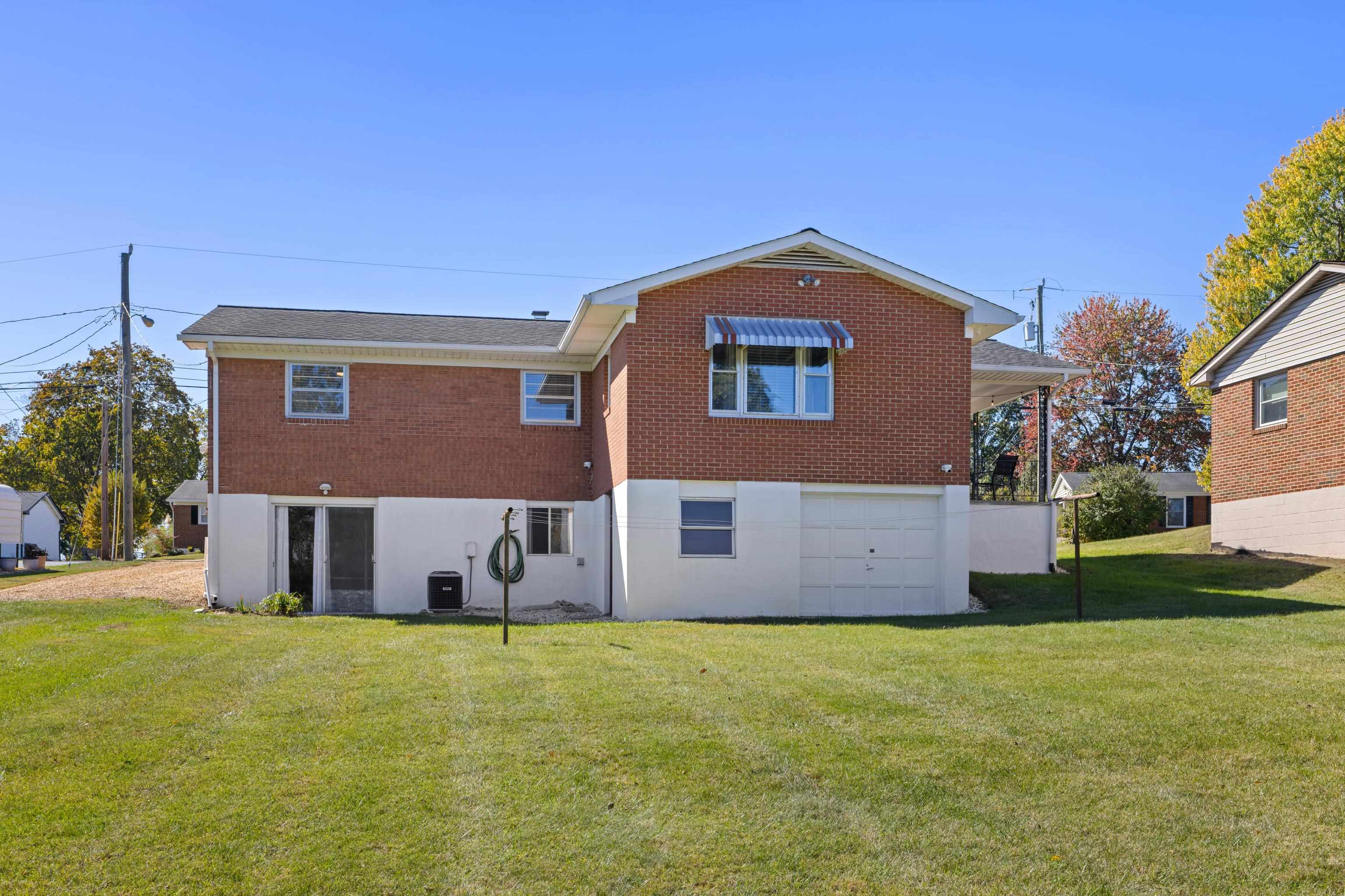 97 HILLSIDE DR, VERONA, Virginia 24482, 3 Bedrooms Bedrooms, ,1 BathroomBathrooms,Residential,97 HILLSIDE DR,670249 MLS # 670249
