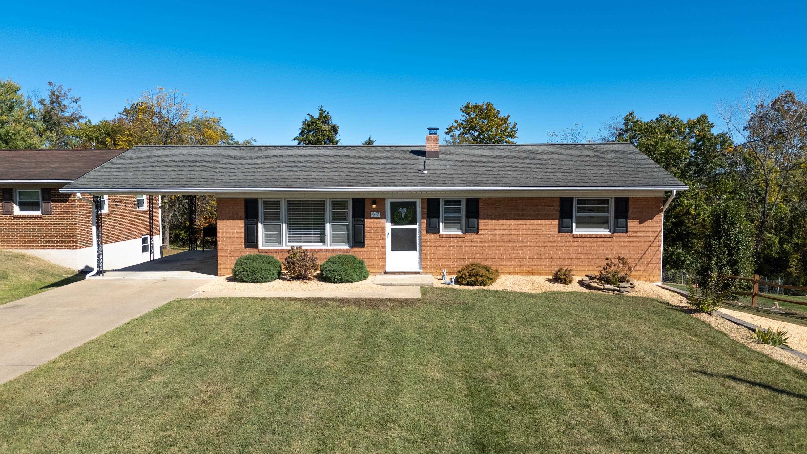97 HILLSIDE DR, VERONA, Virginia 24482, 3 Bedrooms Bedrooms, ,1 BathroomBathrooms,Residential,97 HILLSIDE DR,670249 MLS # 670249