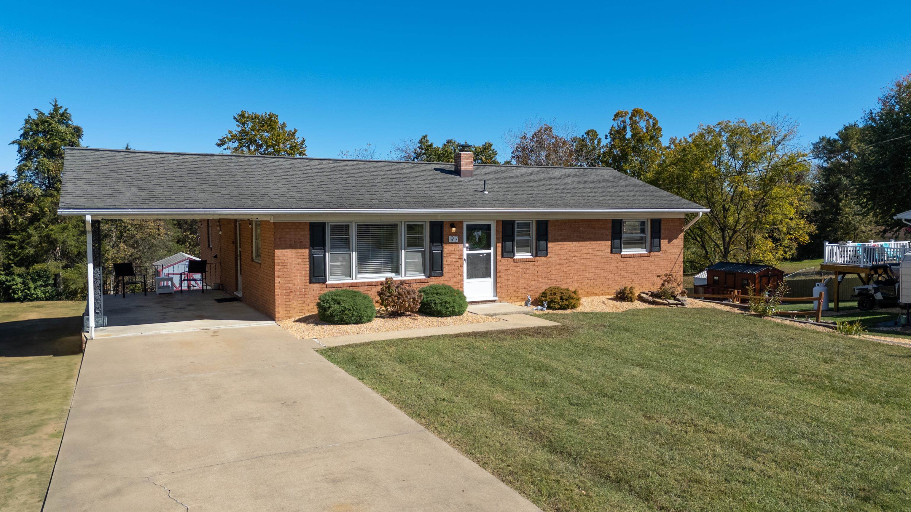 97 HILLSIDE DR, VERONA, Virginia 24482, 3 Bedrooms Bedrooms, ,1 BathroomBathrooms,Residential,97 HILLSIDE DR,670249 MLS # 670249